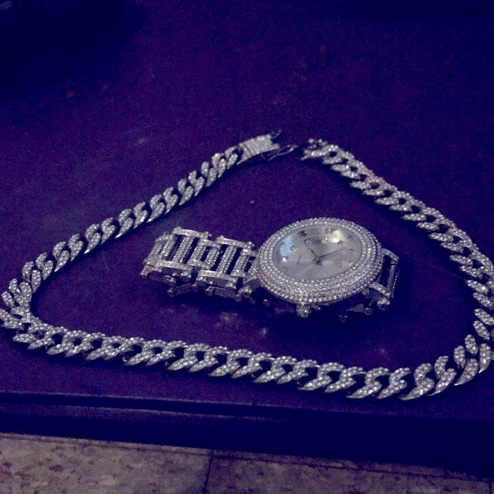 Chain n necklace